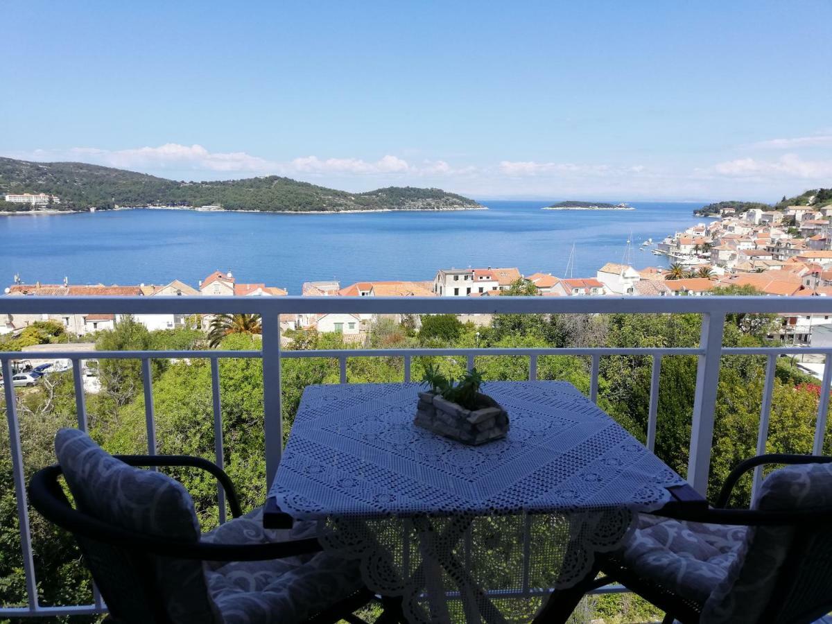 Apartment Pecarevic - A Holiday With A Stunning View Vis Kültér fotó